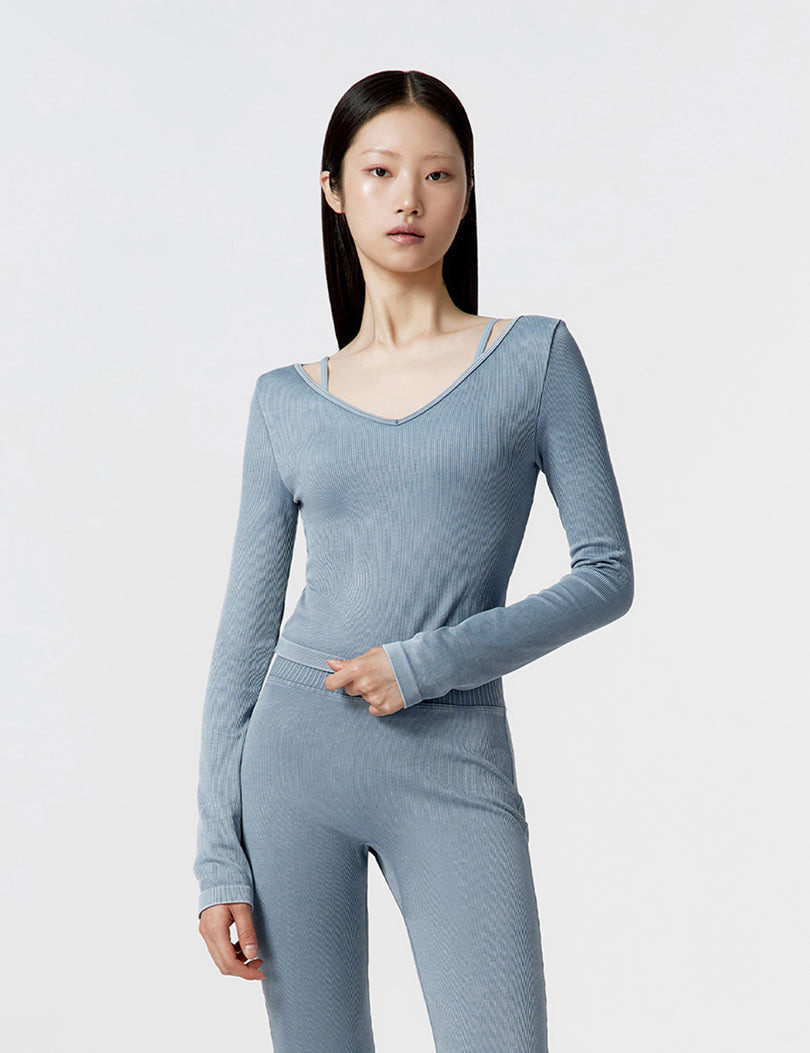 ALLTENSION DEEP V-NECK TOP